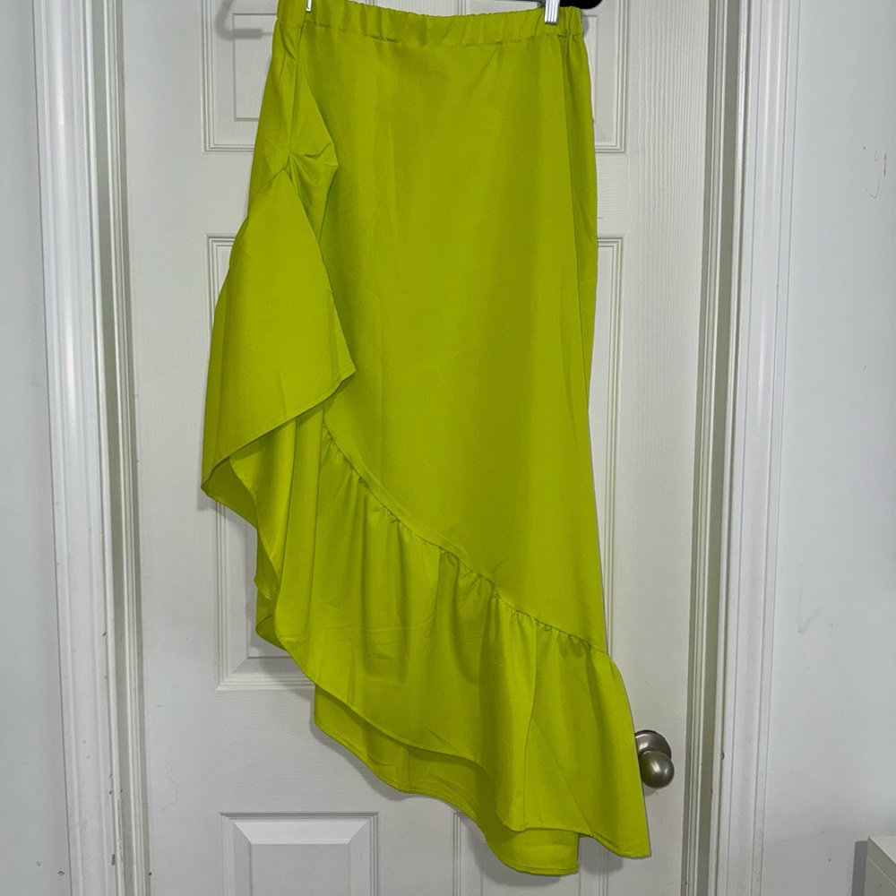 Lime Ruffle Skirt 🍋‍🟩 - Picture 2 of 3